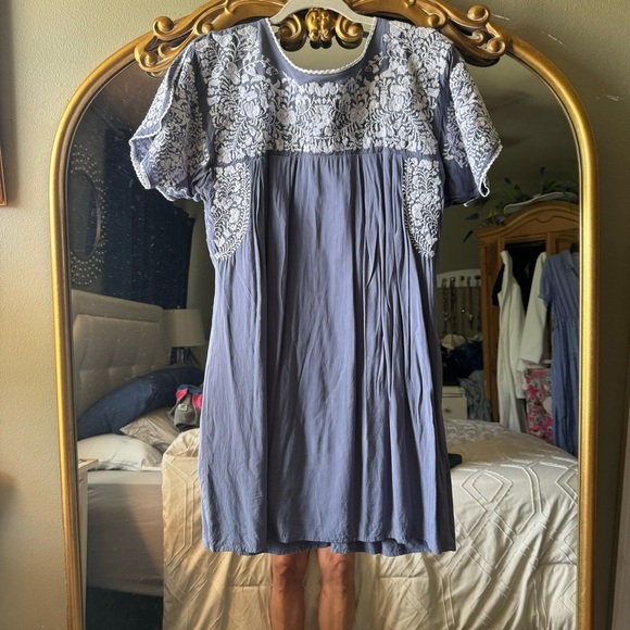 Buddy basics embroidered line dress size medium, like new - Picture 5 of 5